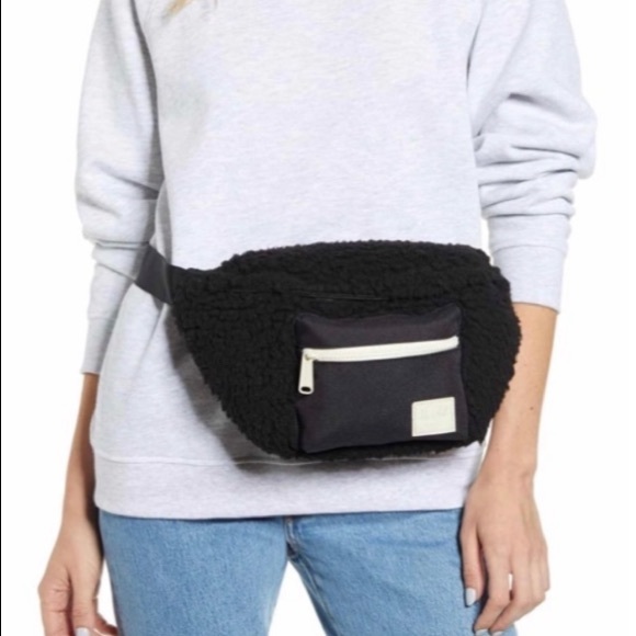 Herschel Supply Company Handbags - NWOT Herschel Supply Co. Faux Sherpa Fanny Pack